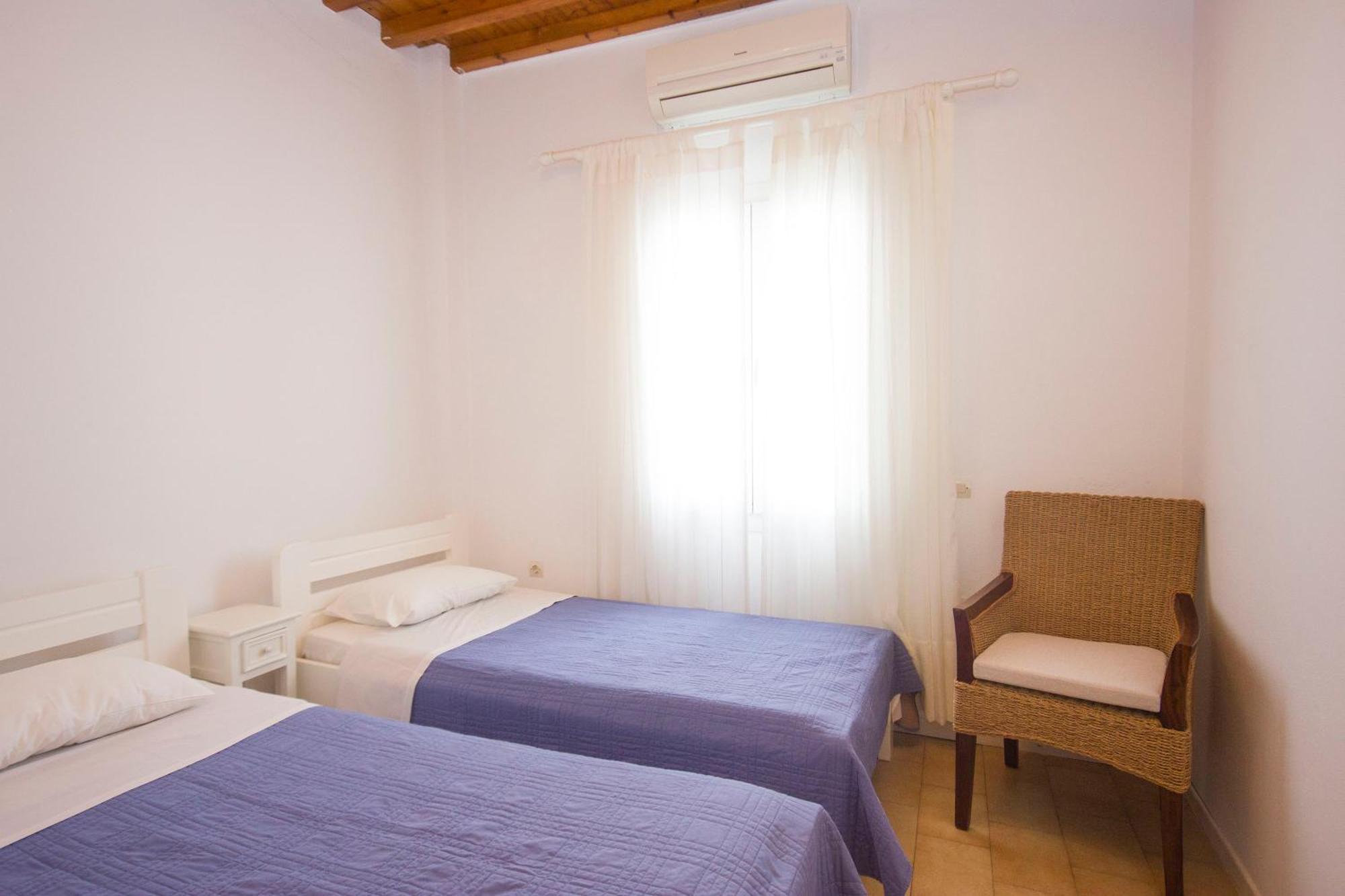 Gelos House Ornos  Room photo
